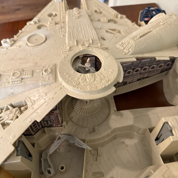Star Wars Millennium Falcon Incomplete Playset - Beige/Off-White - Picture 5 of 6